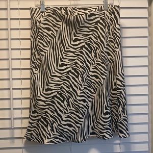 Banana republic black and white zebra print skirt. NWT
